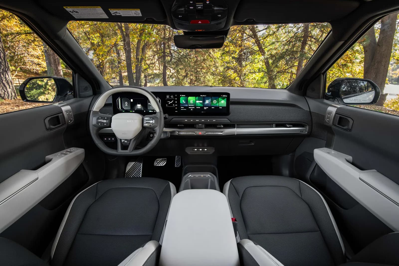 Kia EV3 priekinės sėdynės, prietaisų skydelis ir salonas